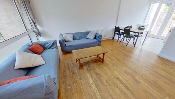 3 Bedroom Terraced House To Rent In Guildford Park Avenue, Guildford, GU2