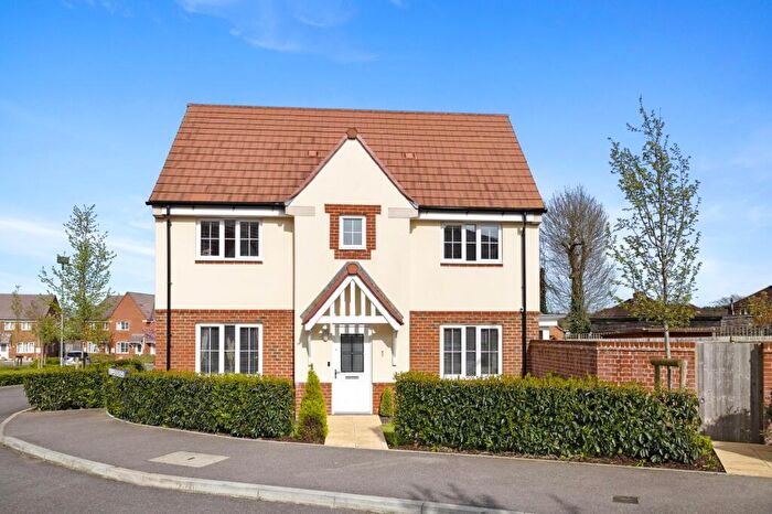 3 Bedroom Semi-Detached House For Sale In Wallace Road, Storrington, RH20