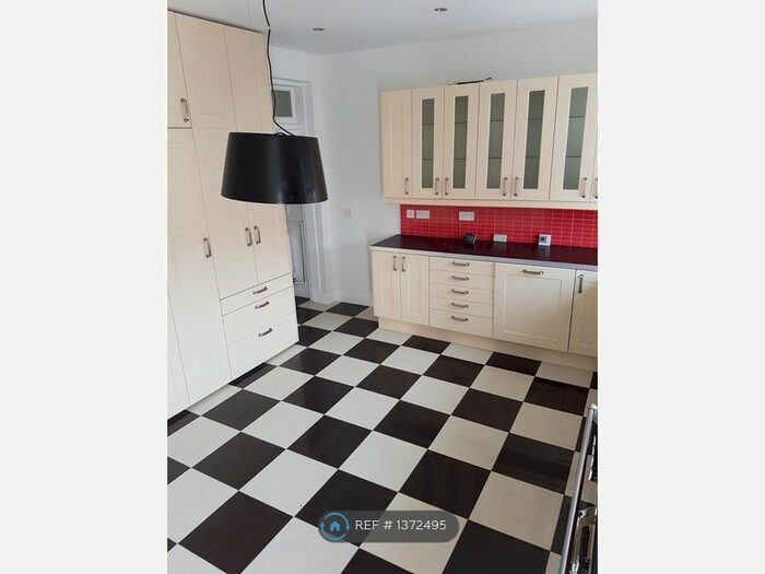 2 Bedroom Flat To Rent In The, Oadby, Leicester, LE2