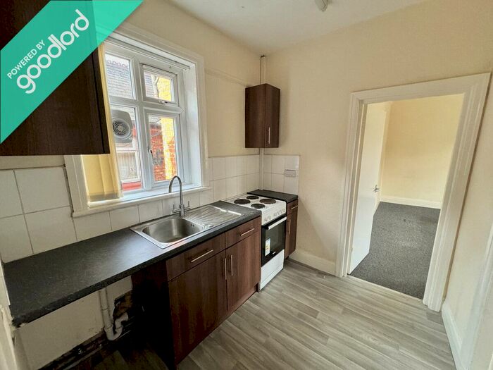 2 Bedroom Flat To Rent In Oakwood Avenue, Cheadle, SK8