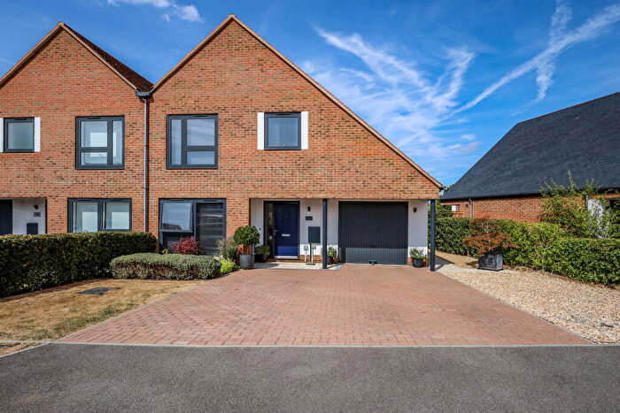 3 Bedroom Semi-Detached House For Sale In Francis Rose Way, Liss, Hampshire, GU33