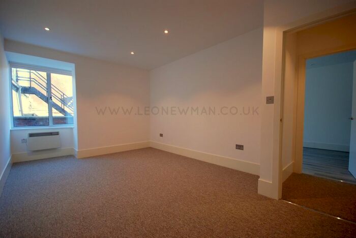 1 Bedroom Flat To Rent In Market Place, Wokingham, RG40