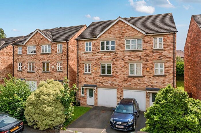 4 Bedroom Semi-Detached House For Sale In Temple Court, Wakefield, West Yorkshire, WF1