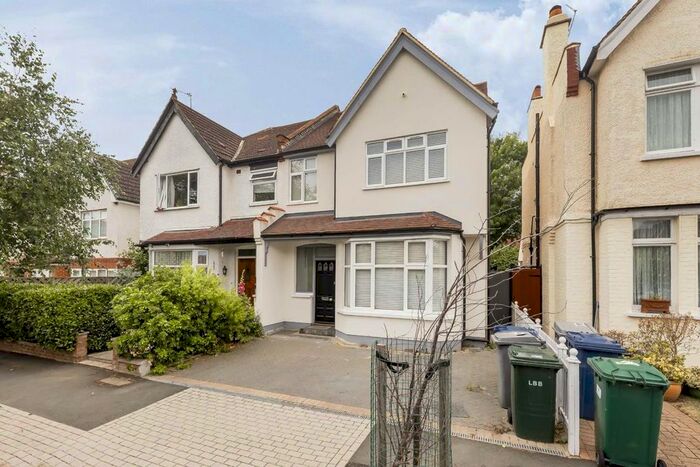 5 Bedroom Property To Rent In Oakleigh Gardens, London, N20