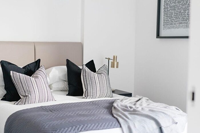 2 Bedroom Apartment To Rent In Vox, M15