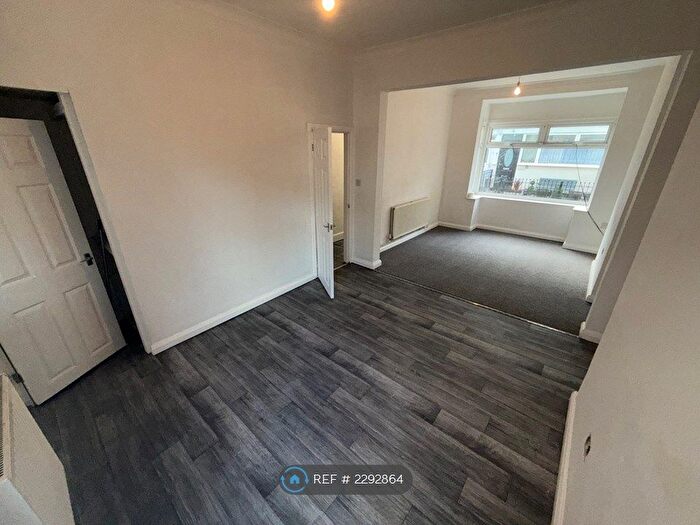 2 Bedroom End Of Terrace House To Rent In Estcourt Villas, Hull, HU9