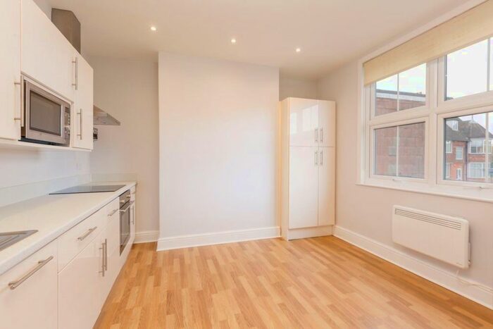 2 Bedroom Flat To Rent In High Street, Sevenoaks, TN13