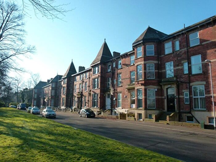 2 Bedroom Flat To Rent In Westfield Terrace, Leeds, West Yorkshire, LS7