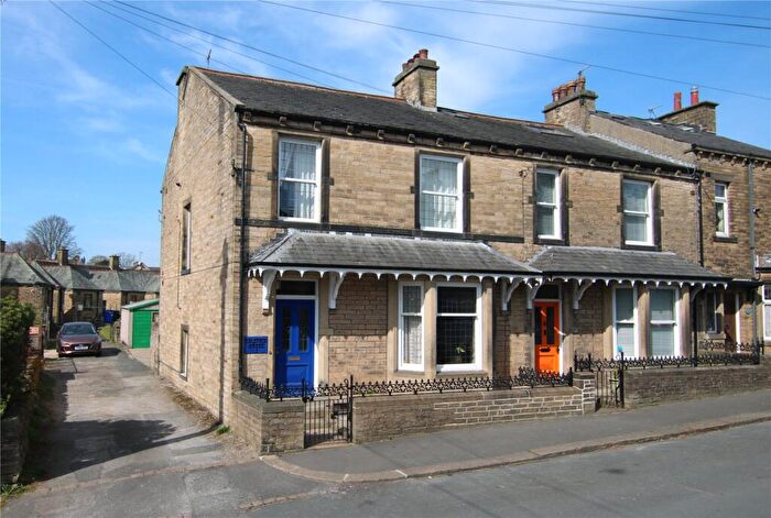 3 Bedroom End Of Terrace House For Sale In Ryeland Street, Cross Hills, BD20