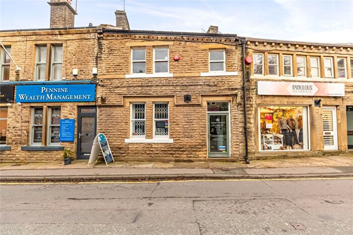 Terraced House For Sale In Huddersfield Road, Holmfirth, HD9