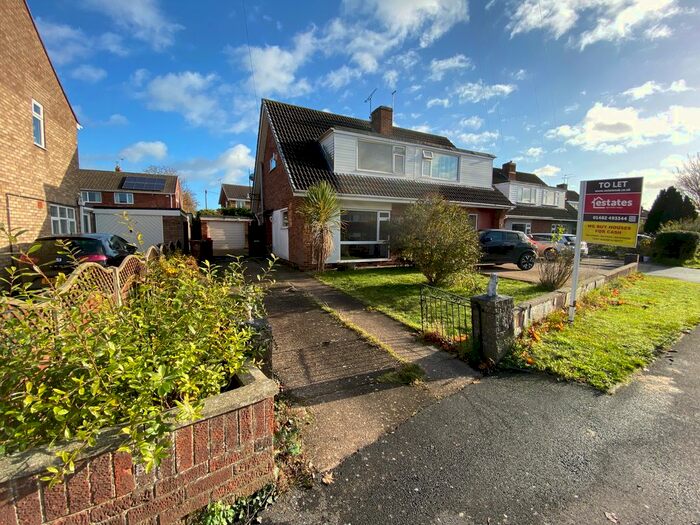 3 Bedroom Semi-Detached House To Rent In Woodclose Road, Scunthorpe, DN17