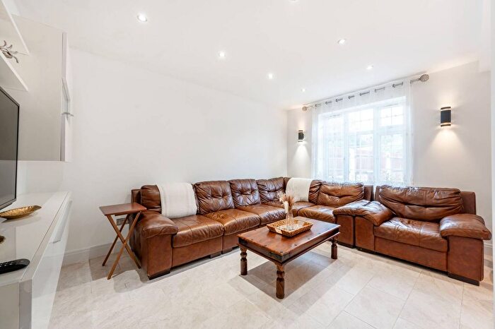 4 Bedroom Semi-Detached House To Rent In Wood End Lane, Northolt, UB5