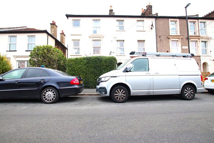 2 Bedroom Flat To Rent In Newhaven Road, London, SE25
