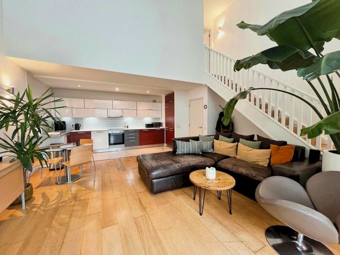 3 Bedroom Flat To Rent In Skyline Central, Goulden Street, Manchester, M4