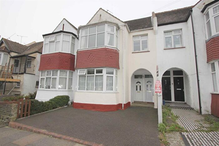1 Bedroom Flat To Rent In Grange Gardens, Southend On Sea, SS1