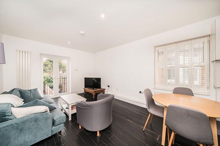 2 Bedroom Maisonette To Rent In Southcroft Road, London, SW17