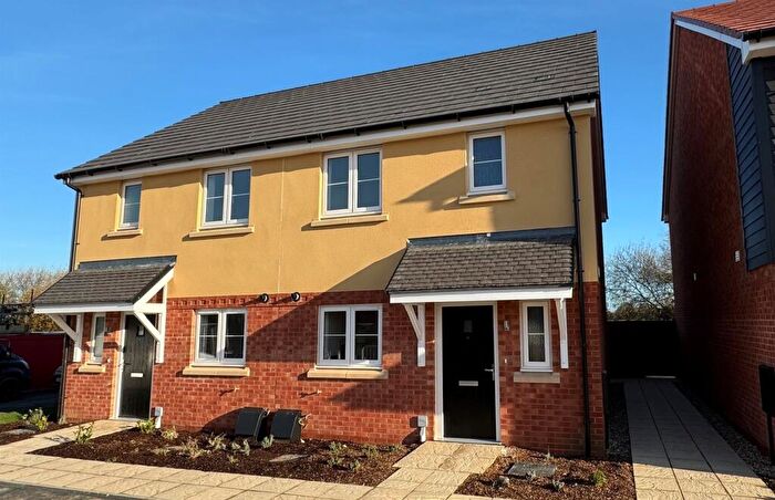 3 Bedroom Semi-Detached House For Sale In Buckenham Road, Attleborough, NR17