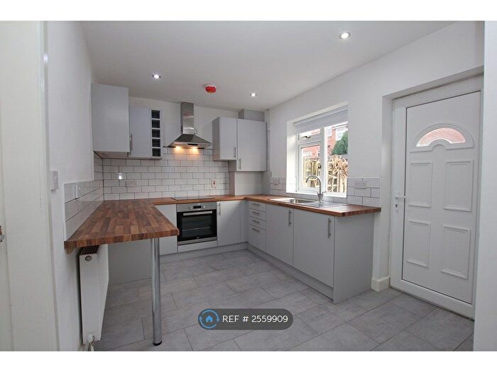 2 Bedroom Terraced House To Rent In Hawksworth Grove, Leeds, LS5