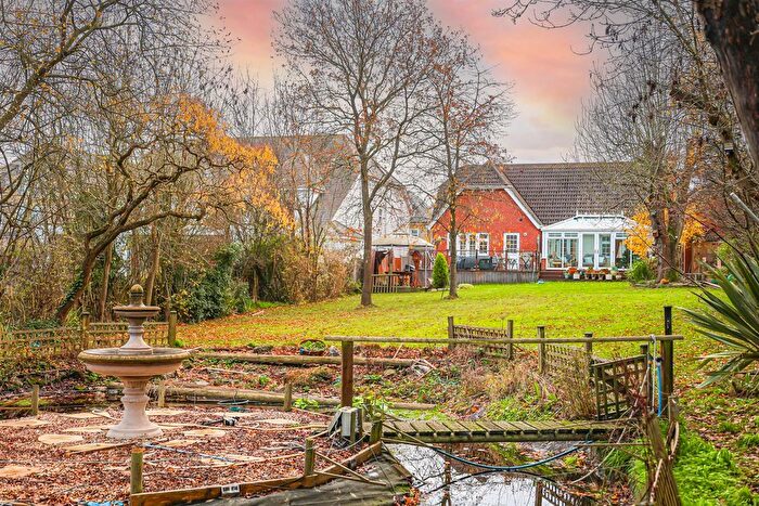 4 Bedroom Detached House For Sale In Wood Avenue, Hockley, SS5