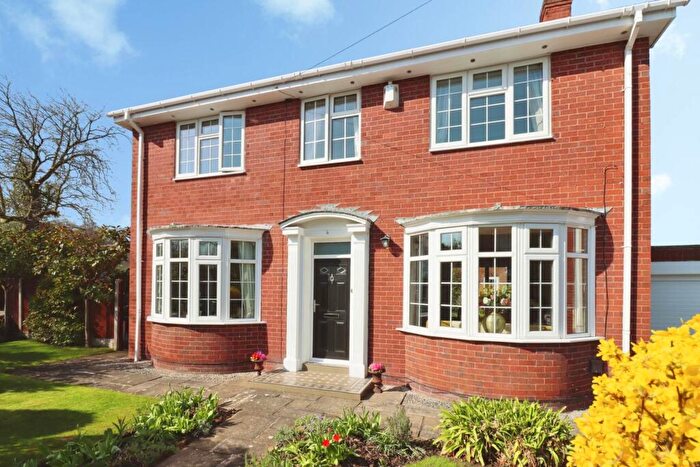 4 Bedroom Link Detached House For Sale In Blakeley Brow, Raby Mere, CH63
