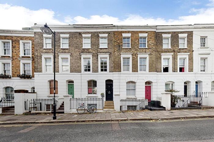2 Bedroom Flat To Rent In St Peters Street, Islington, N1