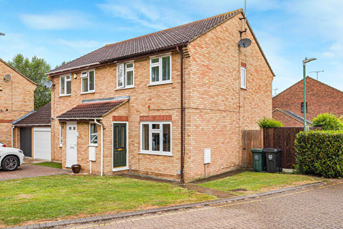 3 Bedroom Semi Detached House For Sale In Trivett Close, Greenhithe, DA9