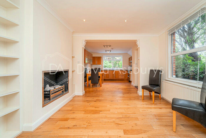 2 Bedroom Apartment To Rent In Priory Road, Crouch End, London, N8