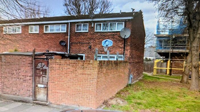 4 Bedroom End Of Terrace House For Sale In Lyndhurst Road, Edmonton, N18