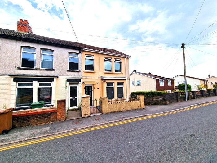 3 Bedroom Semi-Detached House For Sale In Albany Road, Blackwood, Caerphilly County Borough, NP12