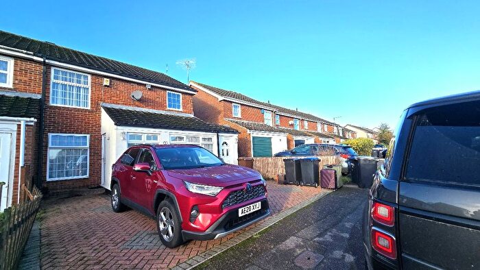 3 Bedroom End Terrace House To Rent In Elmington Road, Northampton, NN3