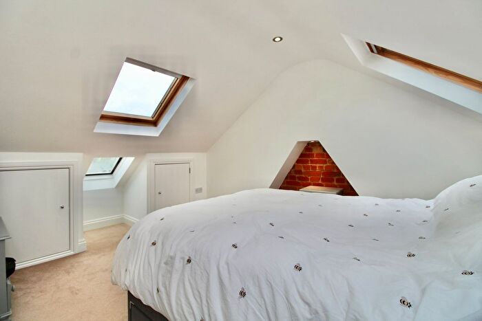 1 Bedroom Flat For Sale In South Street, Pennington, Lymington, SO41
