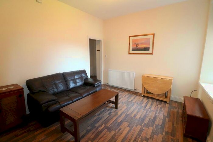 2 Bedroom Flat To Rent In Union Grove, First Floor Left, A, DB10