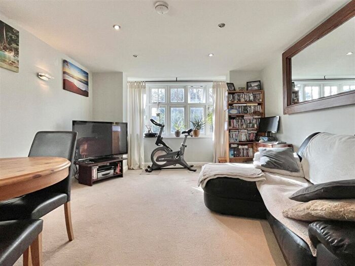 2 Bedroom Flat For Sale In Fernhill Avenue, Weymouth, DT4