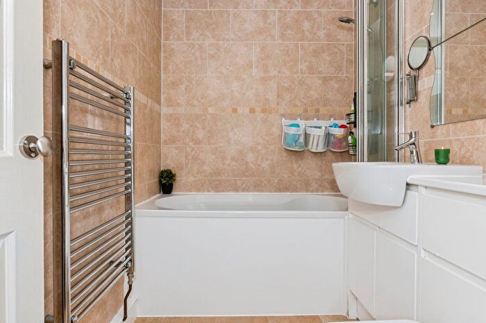 2 Bedroom Terraced House For Sale In Hawthorn Road, Rochester, Kent, ME2