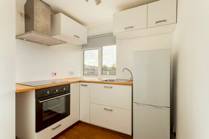2 Bedroom Apartment To Rent In Wilbury Crescent Hove, BN3