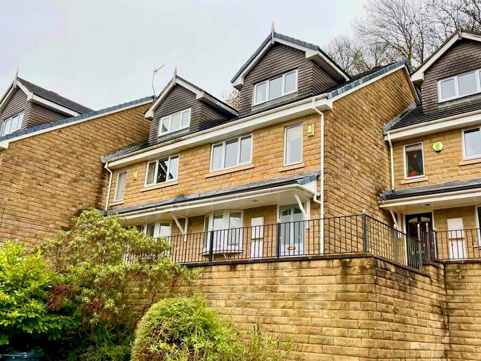 3 Bedroom Town House To Rent In Martin Bank Wood, Almondbury, Huddersfield, HD5