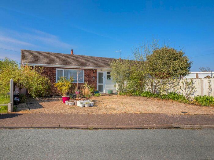 3 Bedroom Bungalow To Rent In St Marys Close, NR13
