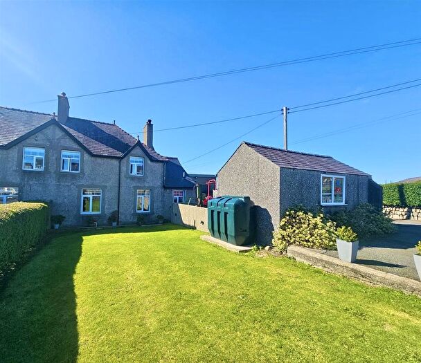 3 Bedroom Semi-Detached House For Sale In Pencaenewydd, Pwllheli, LL53