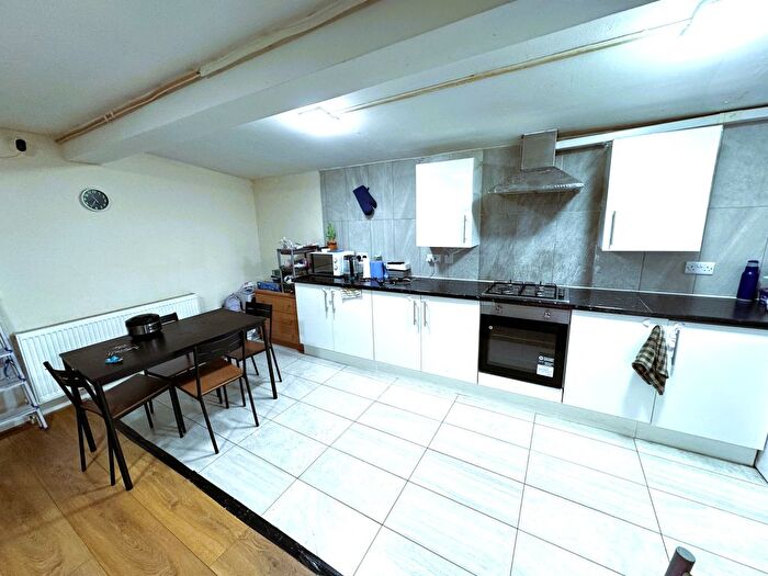 3 Bedroom Flat To Rent In Romford Road, London, E7