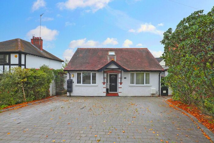 3 Bedroom Detached House To Rent In Roebuck Lane, Buckhurst Hill, IG9