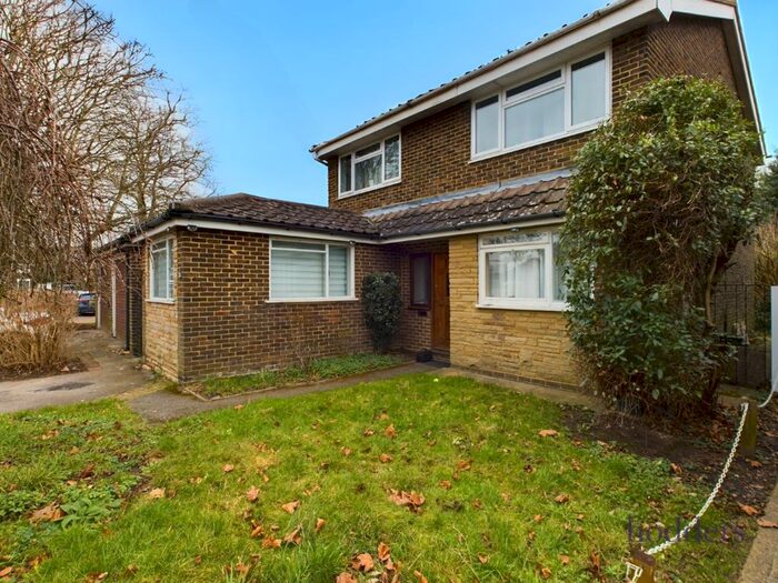 4 Bedroom Detached House To Rent In Grange Place, Staines-Upon-Thames, Surrey, TW18