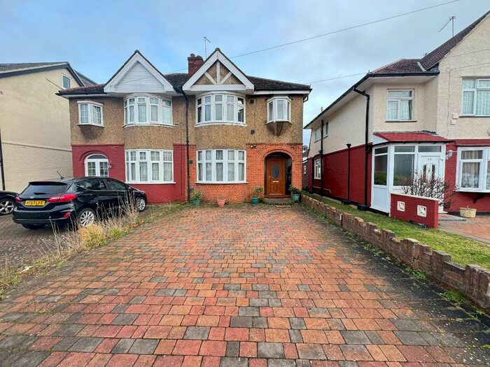 3 Bedroom Semi-Detached House To Rent In Catherine Gardens, Hounslow, TW3
