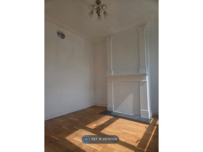 4 Bedroom Terraced House To Rent In Luton Road, Chatham, ME4