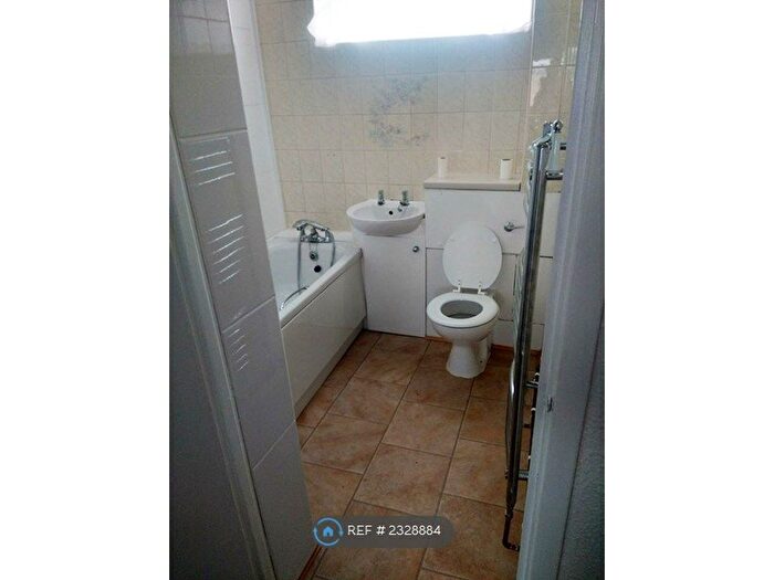 1 Bedroom Flat To Rent In Ongar Way, Rainham, RM13