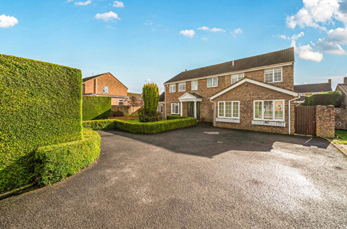 6 Bedroom Detached House For Sale In Thames Avenue, Swindon, Wiltshire, SN25