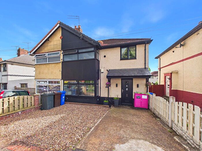 4 Bedroom Semi Detached House For Sale In Alnwick Road, Sheffield, S12