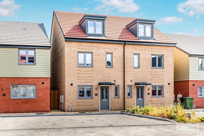 3 Bedroom House To Rent In Carnelian Avenue, Wellingborough, NN8