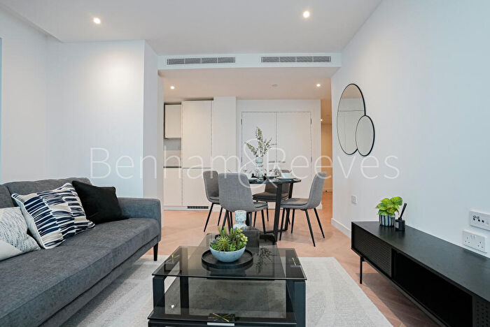 2 Bedroom Apartment To Rent In Marsh Wall, Canary Wharf, E14