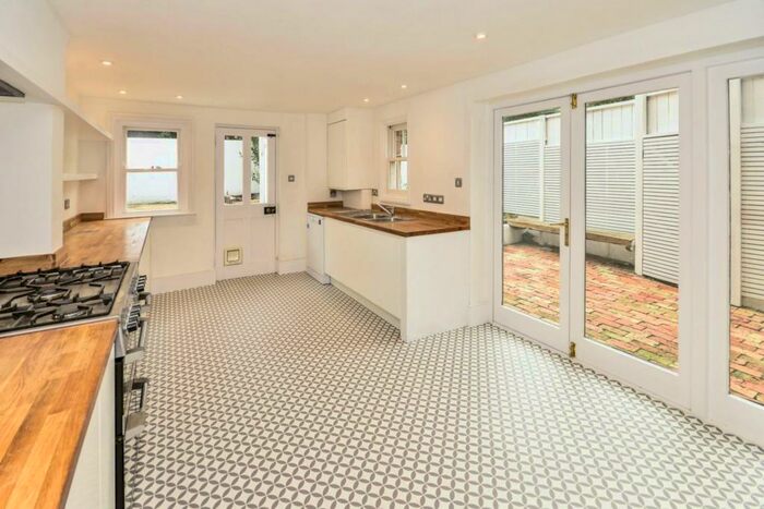 6 Bedroom Semi-Detached House To Rent In Radnor Park Crescent, Folkestone, CT19