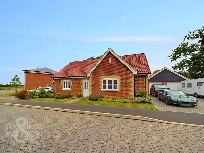 3 Bedroom Detached Bungalow For Sale In Daisy Way, Gillingham, Beccles, NR34
